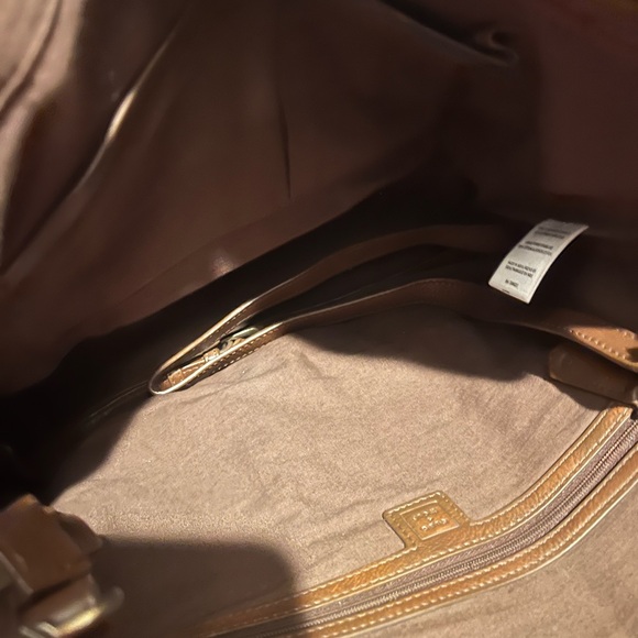 Chic Brown Leather Tote with Woven Design - Picture 3 of 3